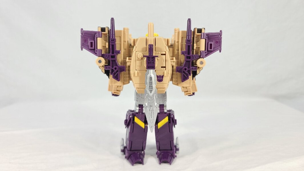 TF Collector Legacy Blitzwing Review  (9 of 14)